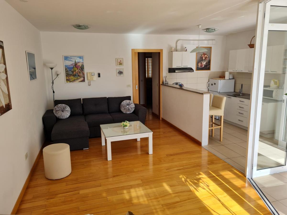 White Towers Residences No. 8 Zara Esterno foto