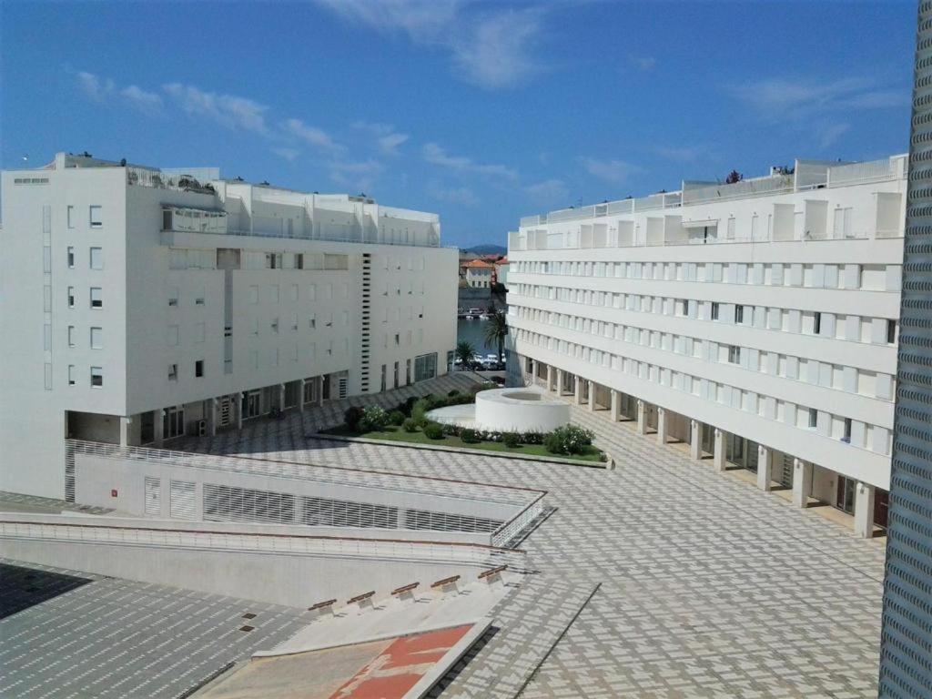 White Towers Residences No. 8 Zara Esterno foto